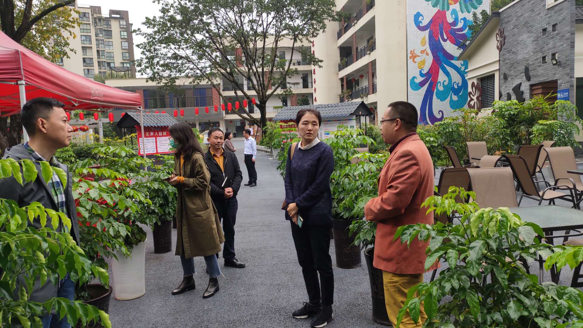 花街子社区领导团队引领社区新发展之路